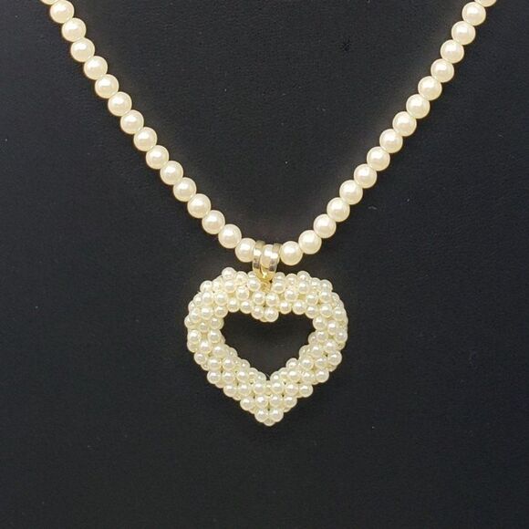 Vintage Signed Avon Faux Pearl Strand 3D Puffy Heart Pendant Princess Necklace - Picture 2 of 11